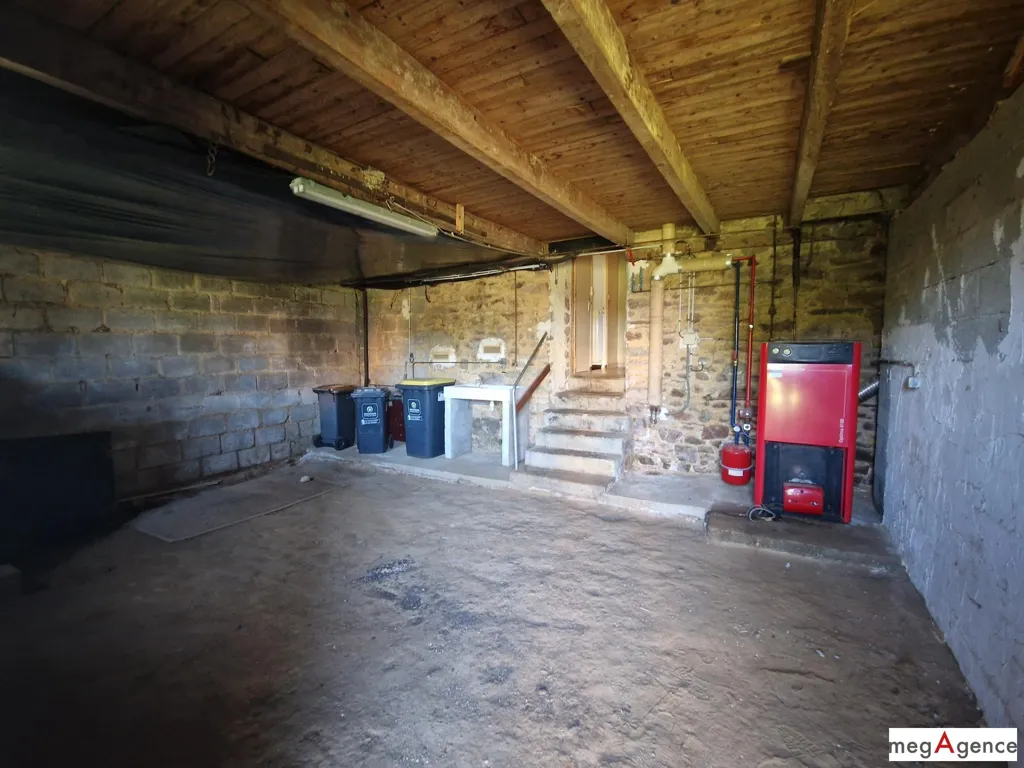 Garage - Propriété en Pierre avec Deux Maisons à Mernel