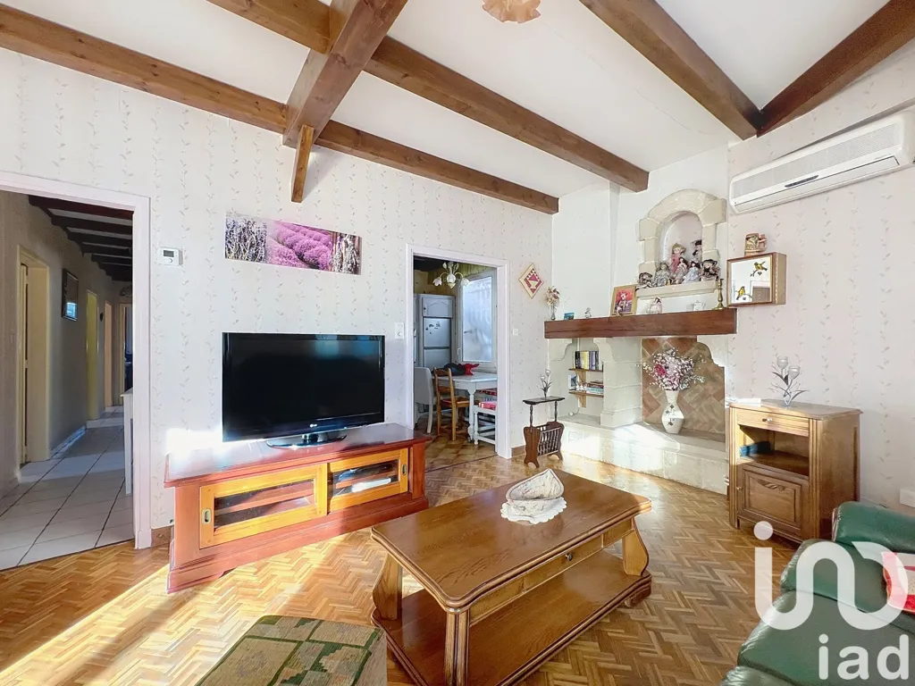 Elutuba - 5-Piece Flat with Garden Access in Central Location