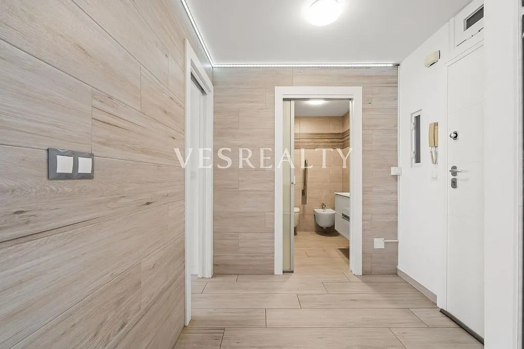 hallway_entrance