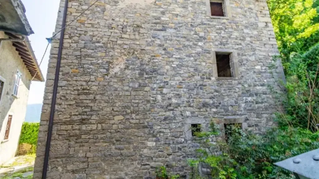Välivaade - Rustic Stone Cottage in Corna Imagna