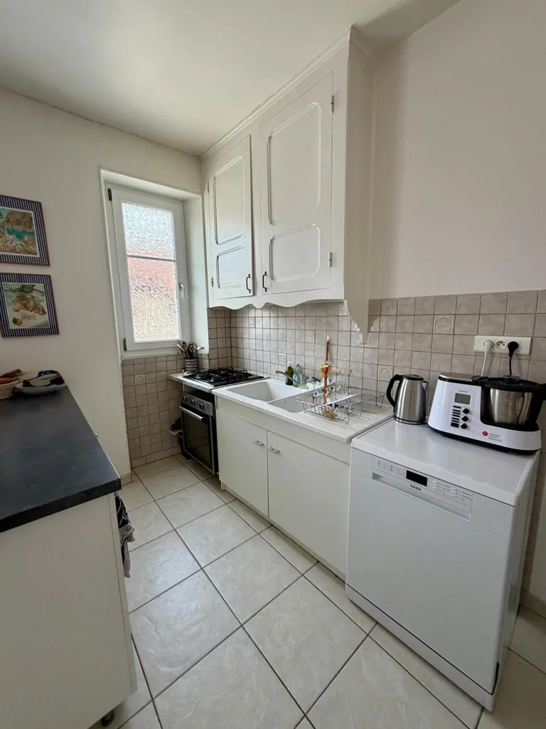 Köök - Charming Townhouse with Garden in Verdun