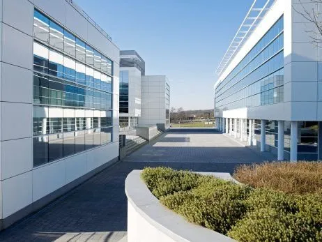 Extérieur - Bureaux Contemporains à Mamer avec Parkings