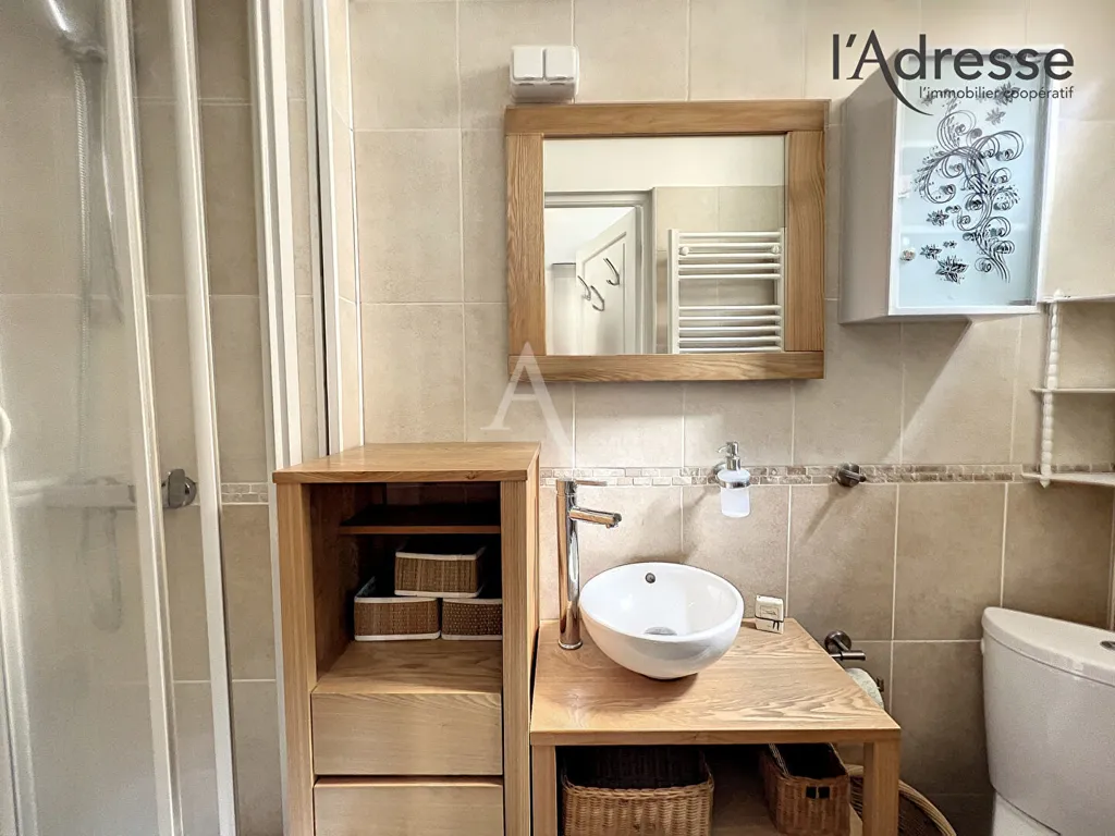 Salles de bain - Studio Meublé avec Cuisine à Saint-Cloud