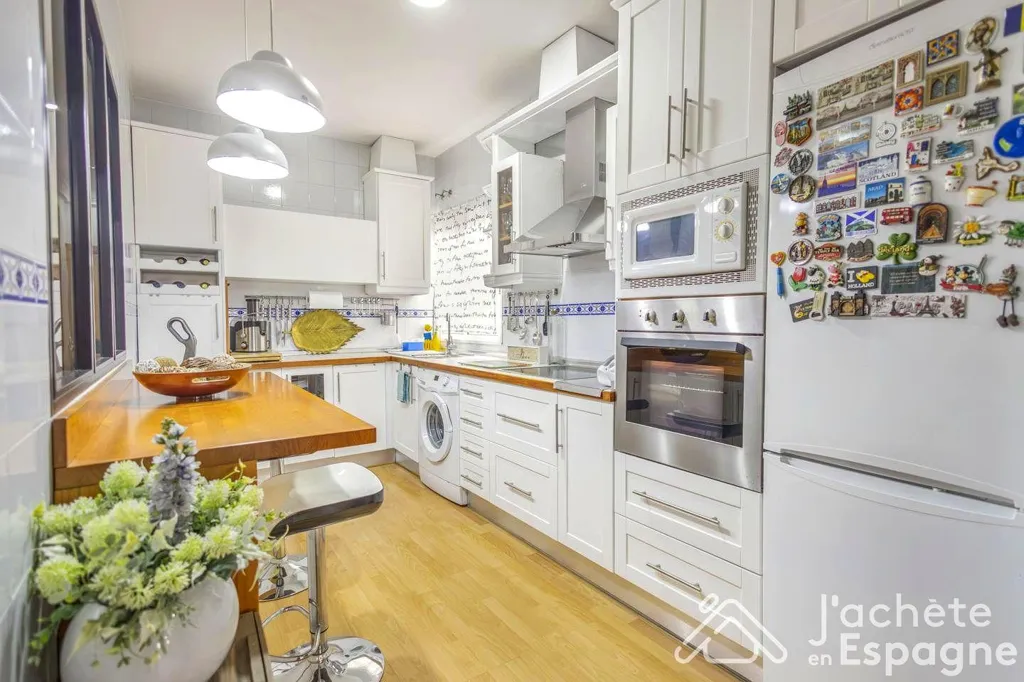 Köök - Charming Flat with High Ceilings in Alicante Centre