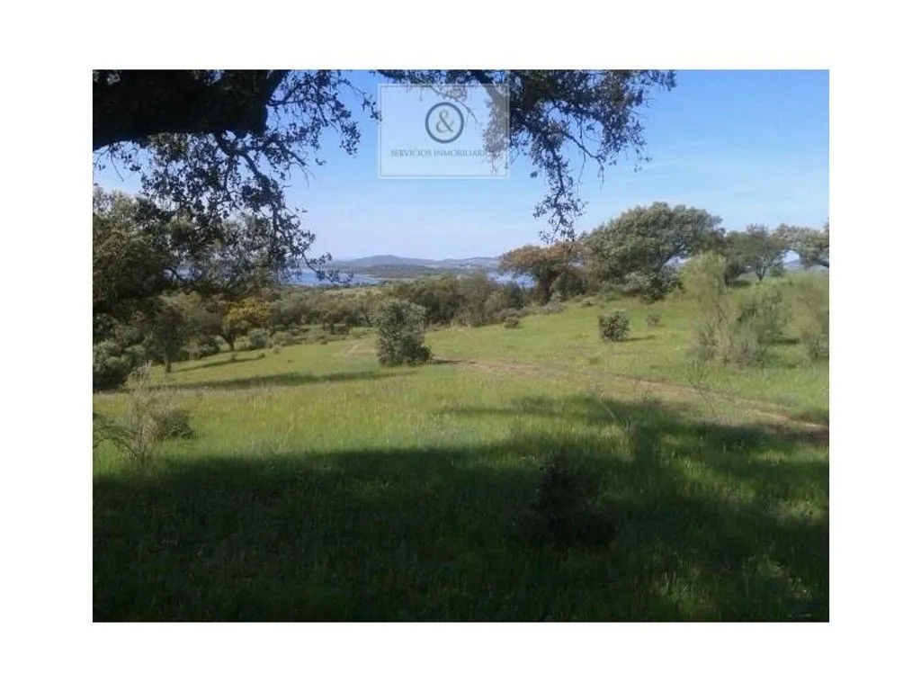 Aed - Villa with Coastal Access in Cheles, Extremadura