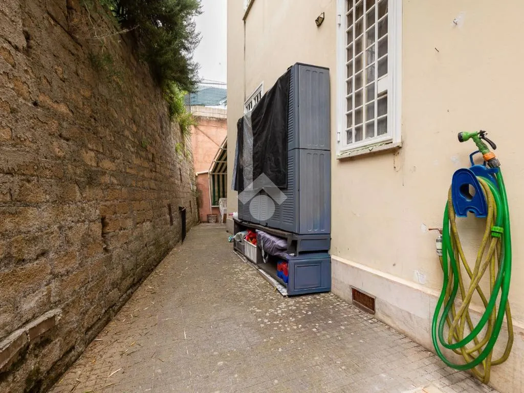 Jardin - 3-Room Apartment with Private Courtyard in Rome