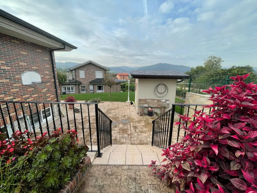 Garden - Chalet with Large Garden in Barcena de Cicero