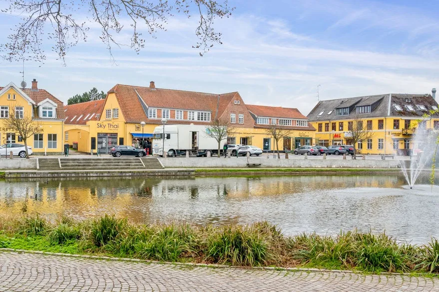 Retail Unit with High Visibility in Helsinge