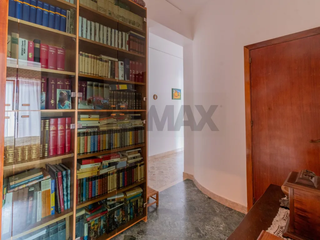 Bureau - Villa Portion with 360° Views in Villagrazia
