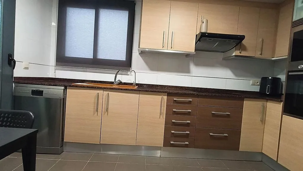 Cuisine - Apartment with Balcony and Garage in Carcaixent