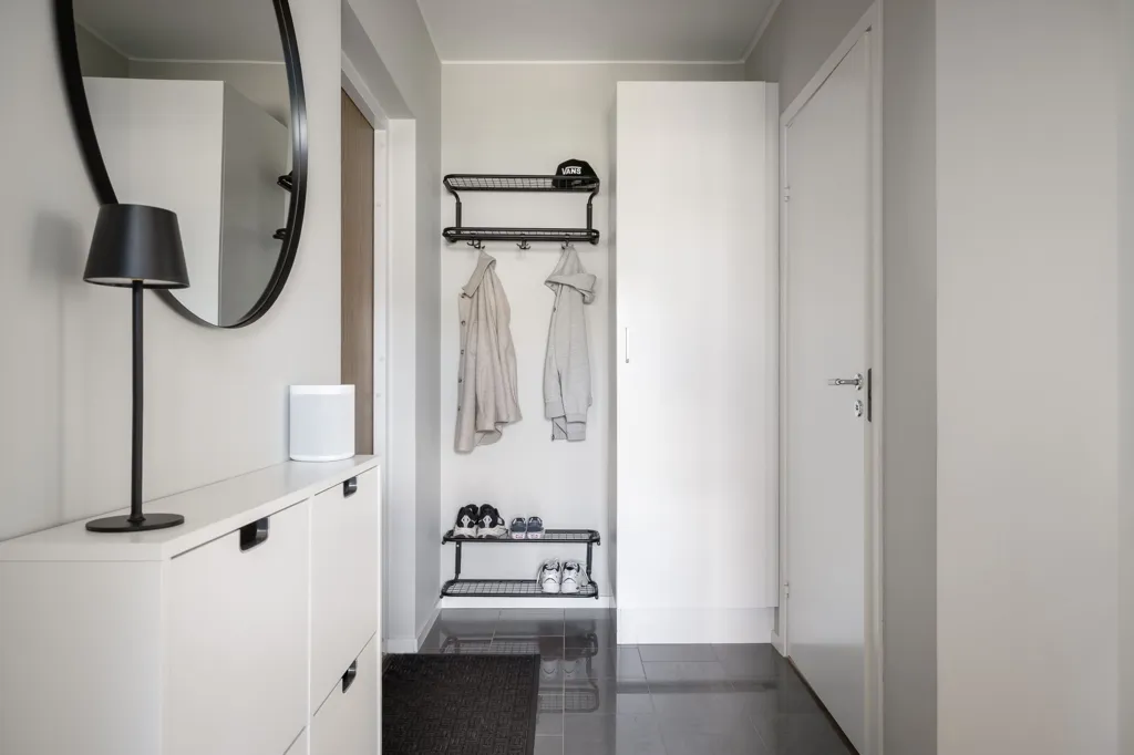 Ingresso - Modern 4-Bedroom Flat with Balcony in Backadalsstigen