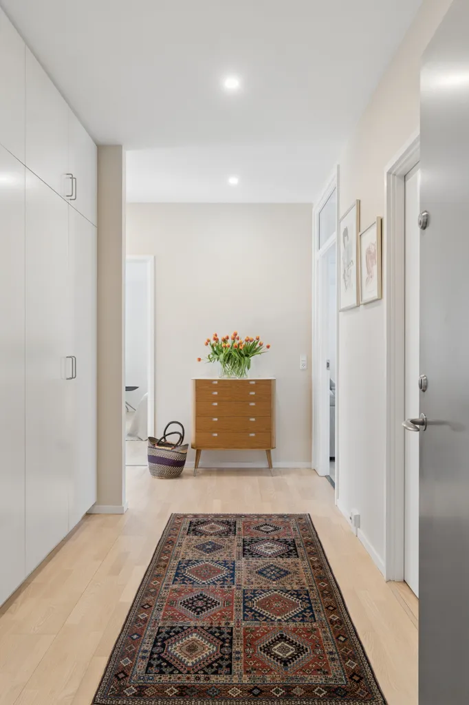 Entrée - Functionalist Flat with Harbour View in Hellerup