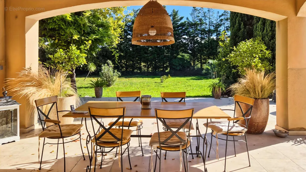 Terrass - House with Pool and Garden in Noves