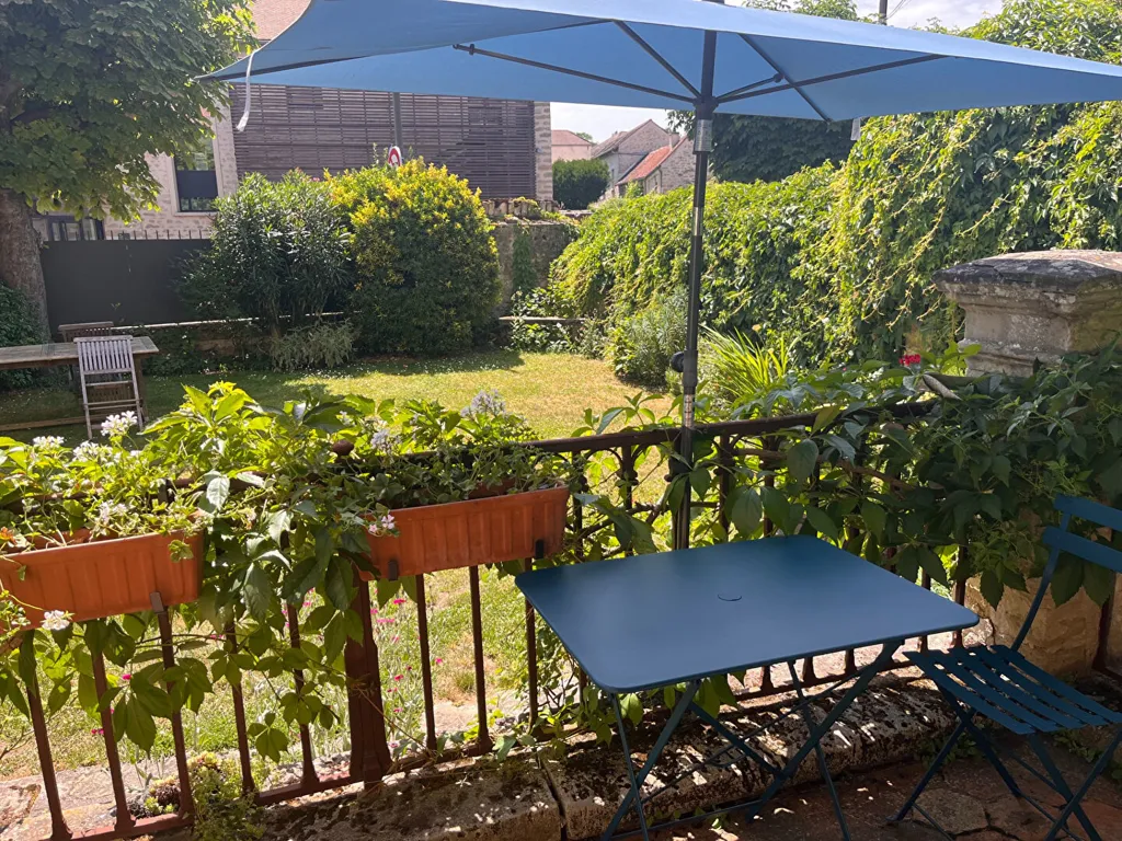 Terrasse - Maison Familiale avec Jardin au Centre de Verneuil