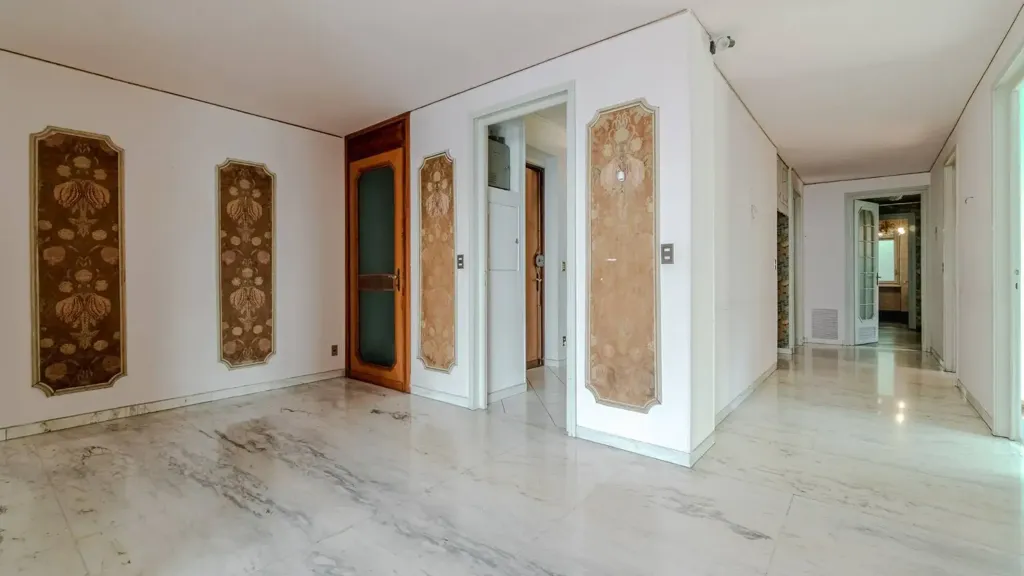 hallway_entrance