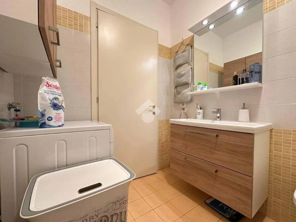 Salles de bain - Attico with Balcony in Crespiatica