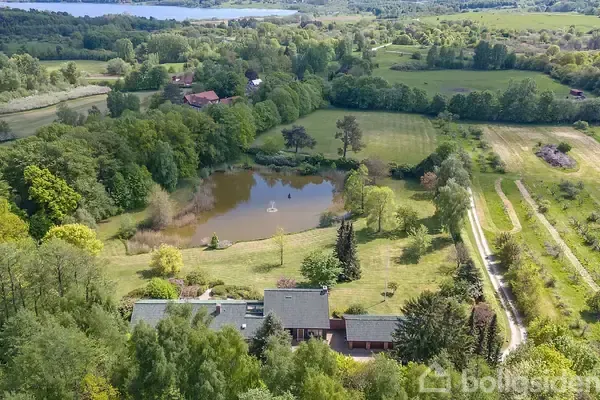 Õhuvaade - Villa with Private Lake in Hørsholm