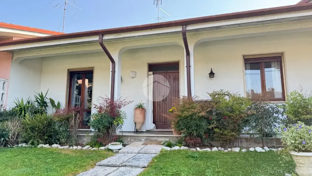 Exterior - Terraced Villa with Garden in Marcaria