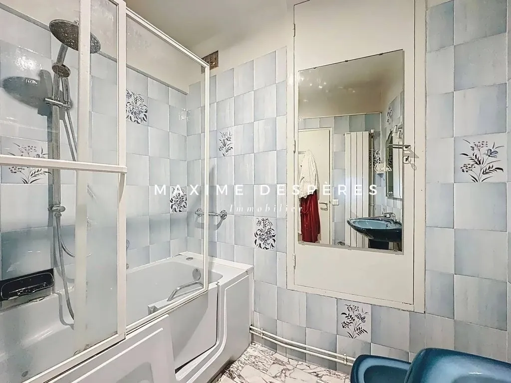 Salles de bain - Appartement Luxueux avec Vue sur la Ville à Paris