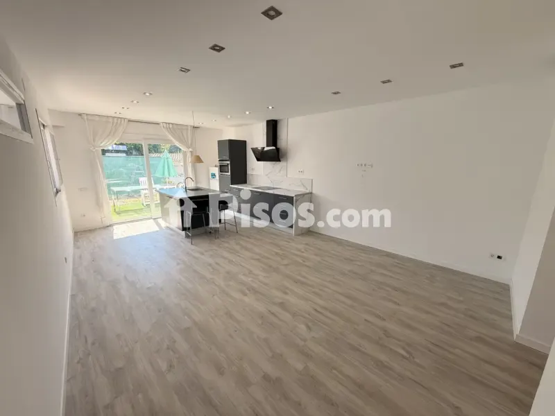Elutuba - New Flat with Pool in Creixell