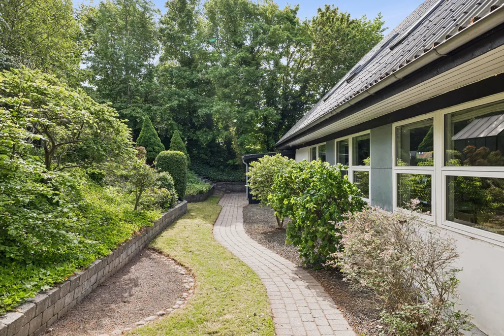 Jardin - Villa with Lake View in Skanderborg