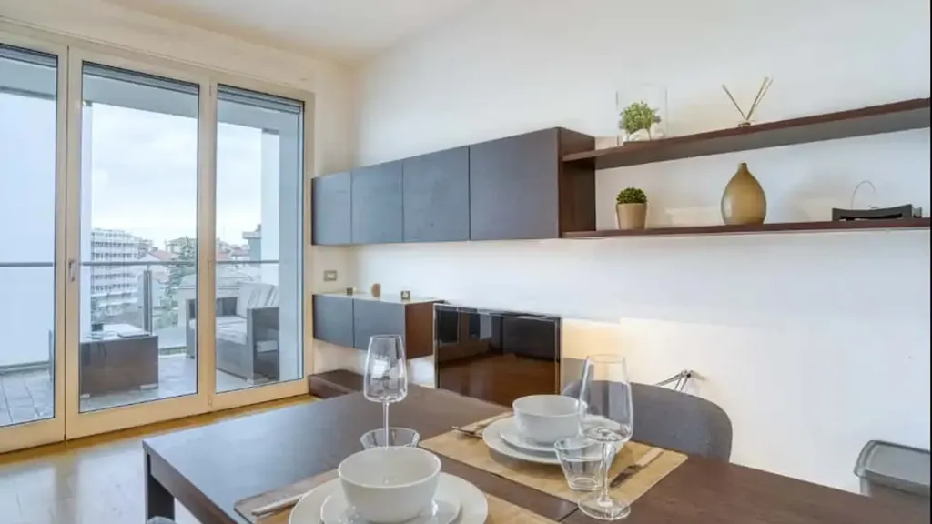 Söögituba - Modern Studio with Terrace near Navigli, Milan