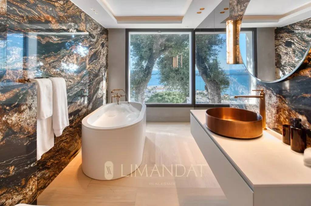 Salles de bain - Villa de luxe avec vue mer à Cannes