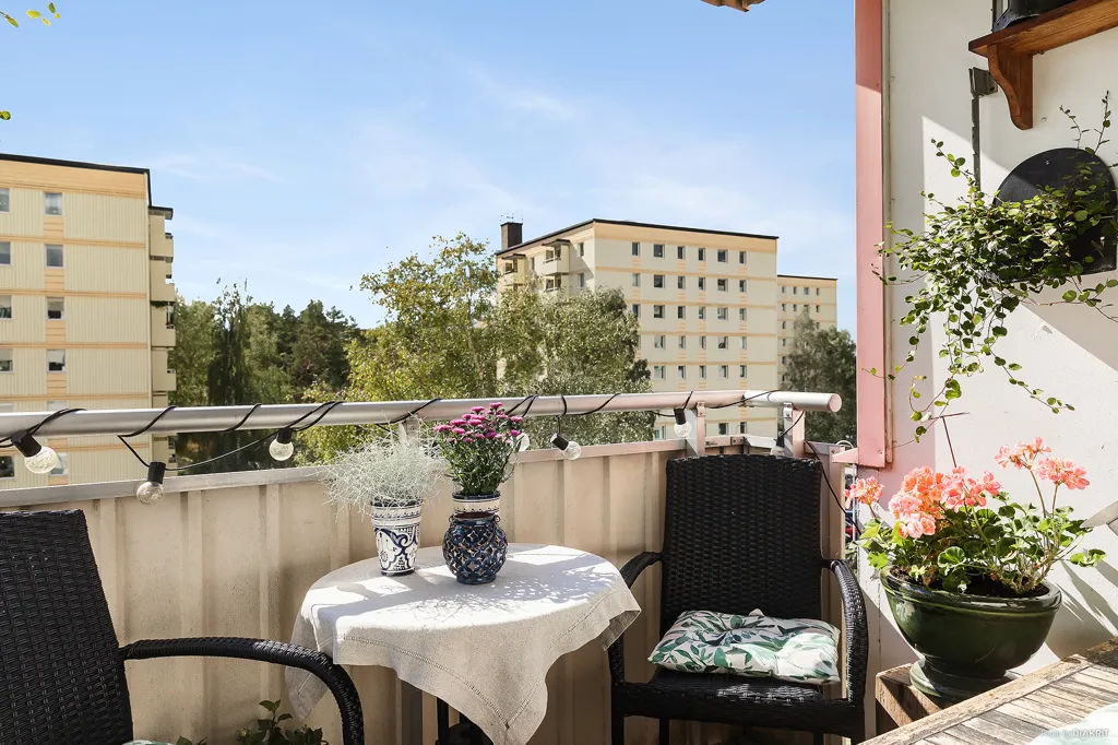 Balcone - Apartment with Rental Unit and Balcony
