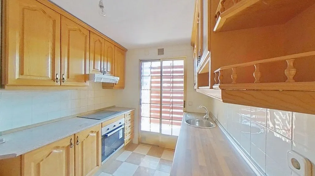 Cuisine - 2-Bedroom Flat with Metro Access in Numancia
