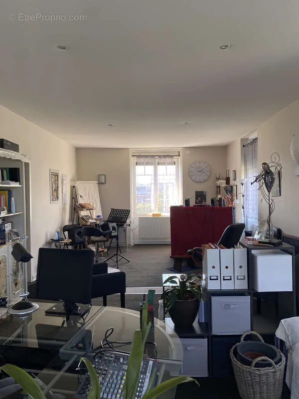 Kabinet - Commercial Property with Constructible Land in Brive