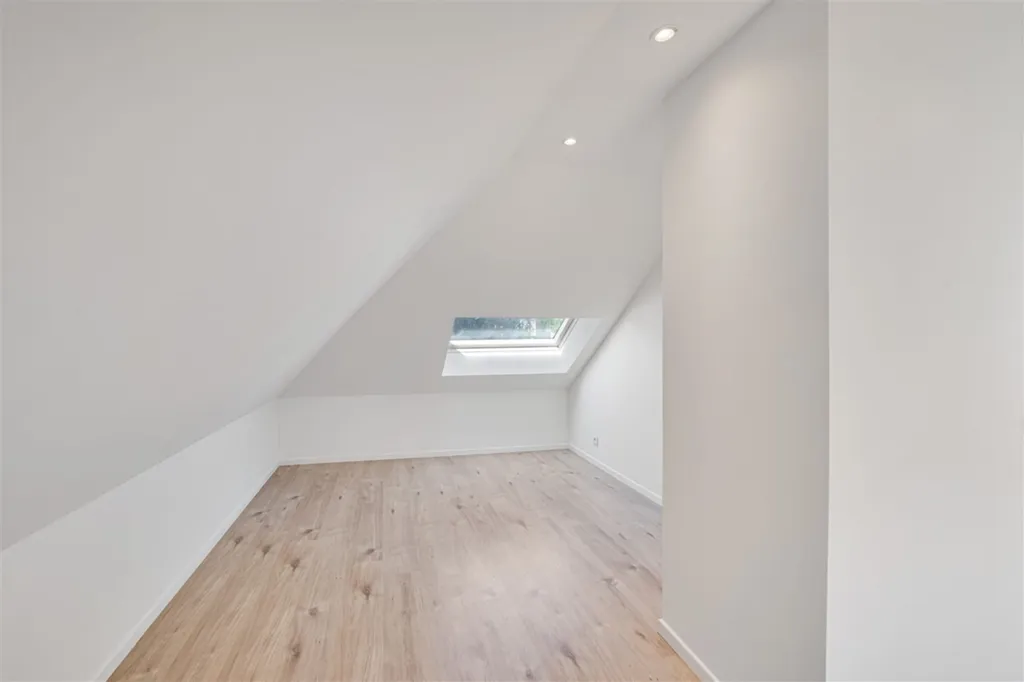 Stanze - Half-Open House with Garden in Quiet Area