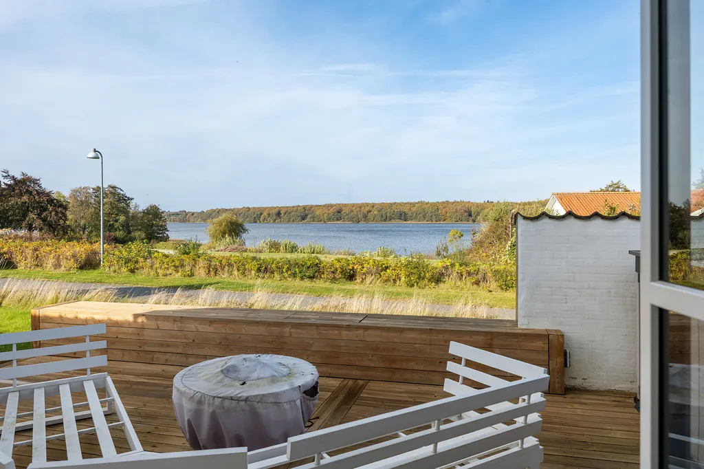 Terrazza - Modernised Villa with Sjælsø View in Ravnsnæs