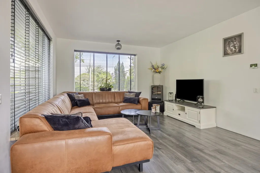 Elutuba - Semi-Detached Home with Workshop in Honselersdijk