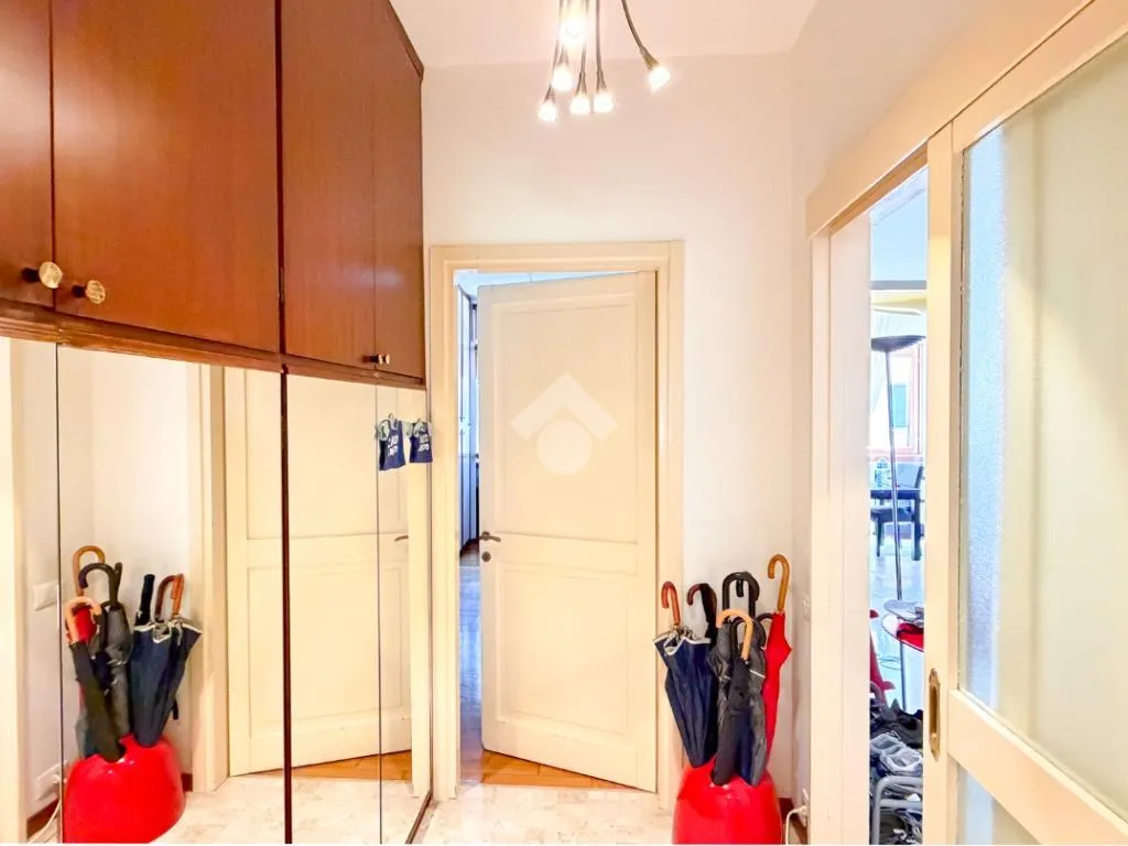 Esik - Elegant 2-Bedroom in Central Milan