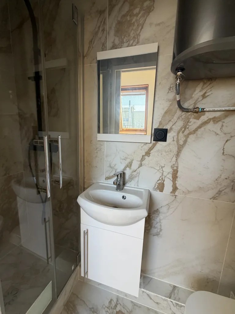 Vannitoad - Fully Furnished 2-Bed Flat with Eiffel View in Paris