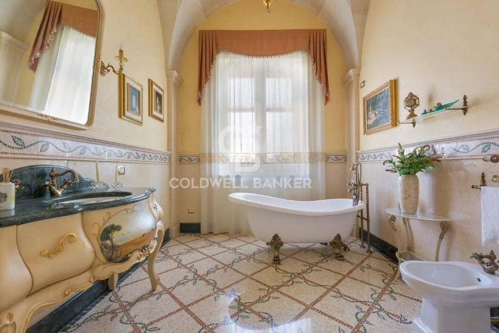 Bathrooms - Luxury Villa with Pool in Scorrano, Apulia