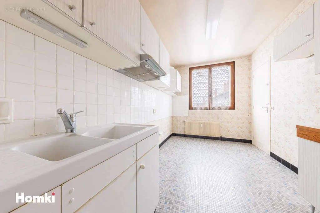 Köök - Bright 3-Bed Apartment with Balcony in Clermont-Ferrand
