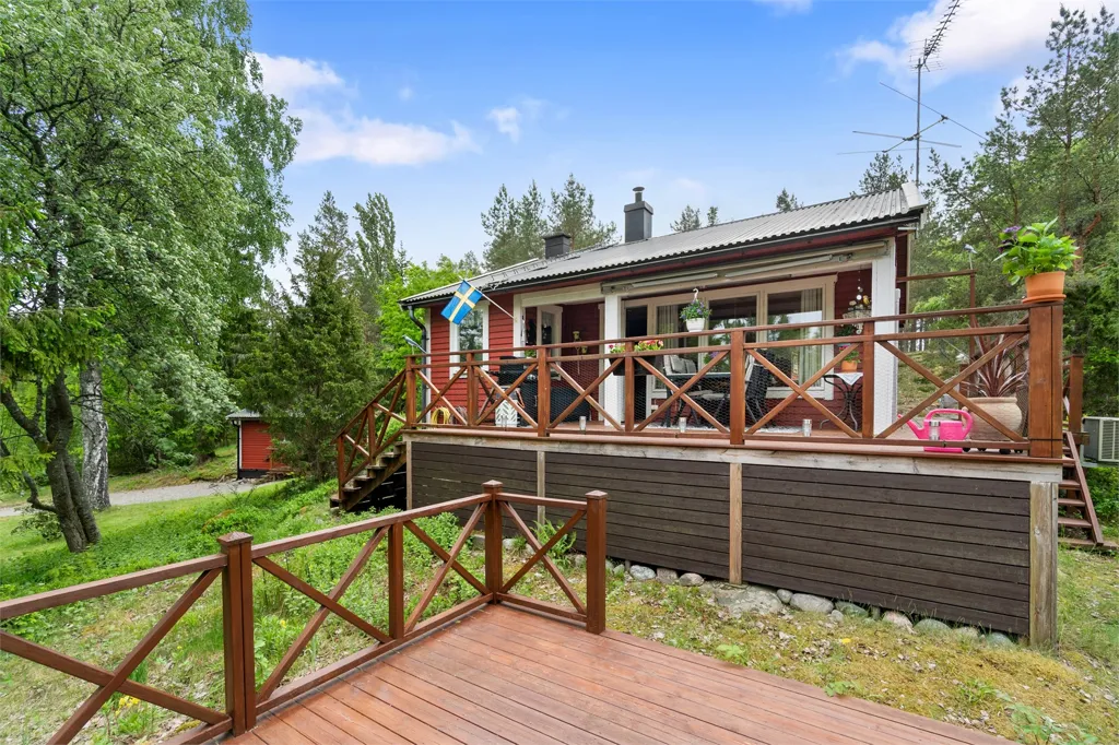 Terrazza - Cottage with Lakeside Access near Mälaren