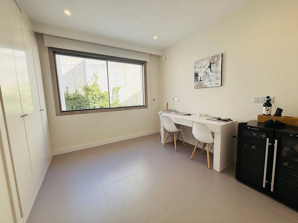 Kabinet - Contemporary Flat with Sea View in Estepona