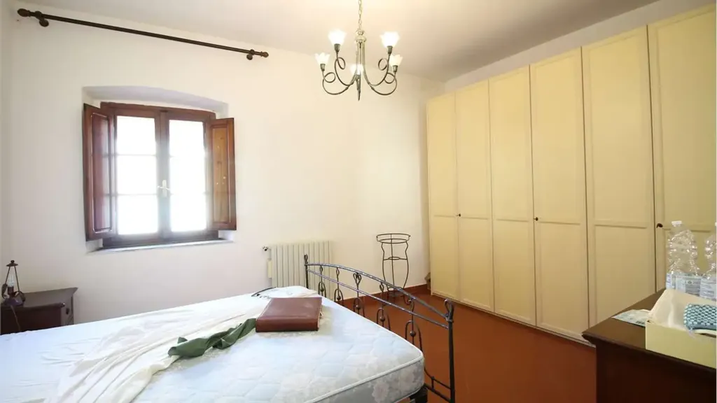 Chambres - Spacious Apartment with Courtyard in Buti