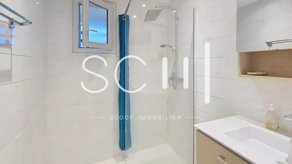 Salles de bain - Appartement avec Vue Mer au Dernier Étage à Cannes
