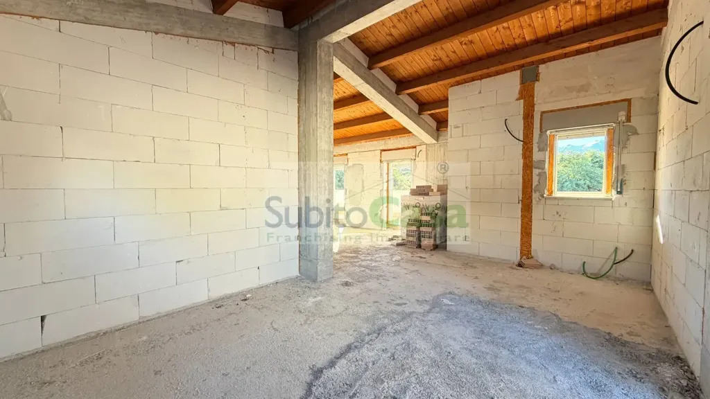 Pièces - New Apartment with Balcony in Turrivalignani