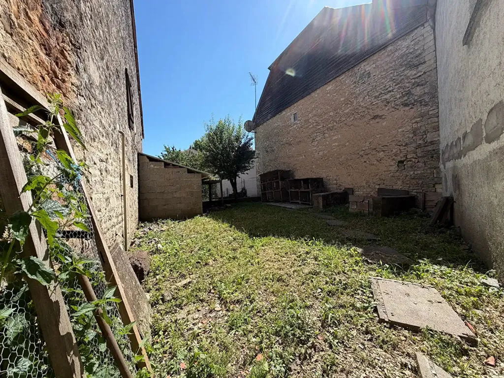 Jardin - Maison à Rénover avec Jardin au Centre de Quingey