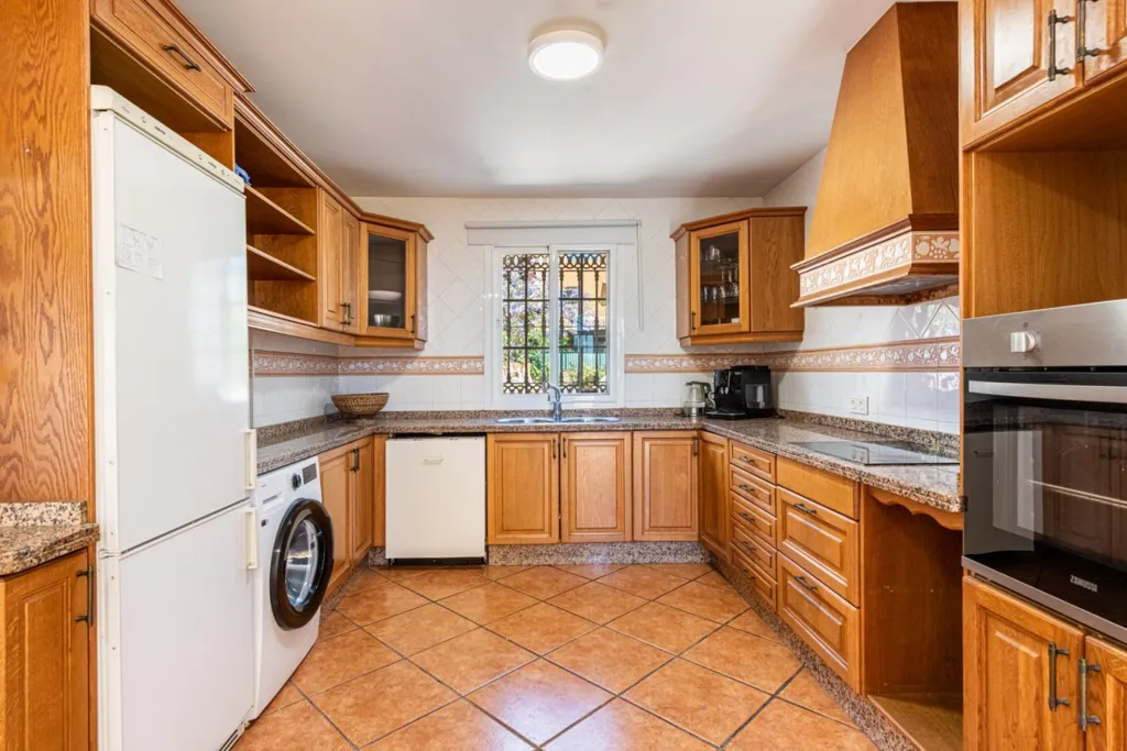 Cucina - Chalet with Pool and Terrace in Seghers
