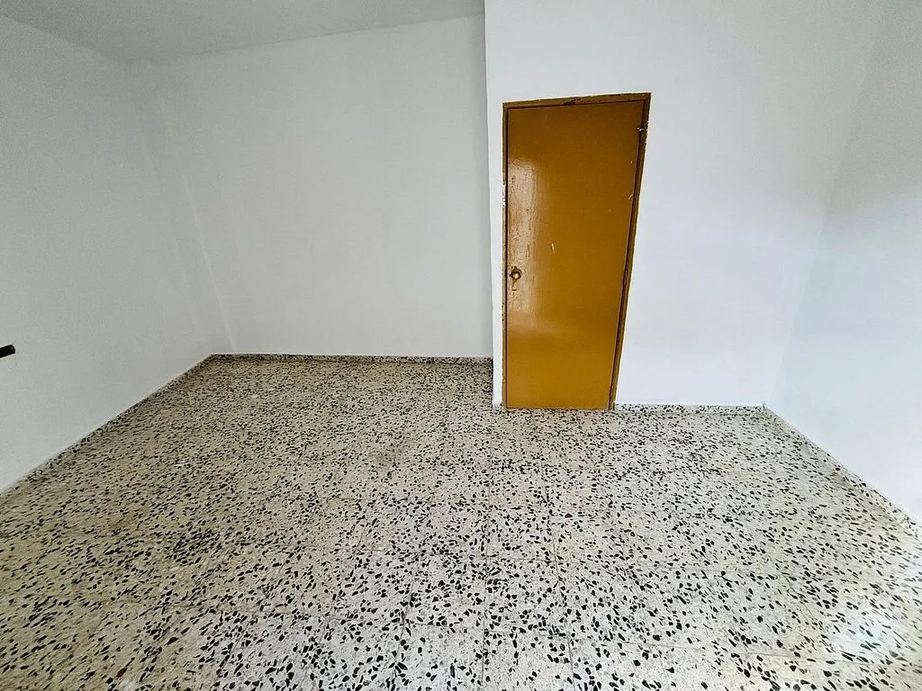 Pièces - Semi-detached House for Renovation in Calicasas