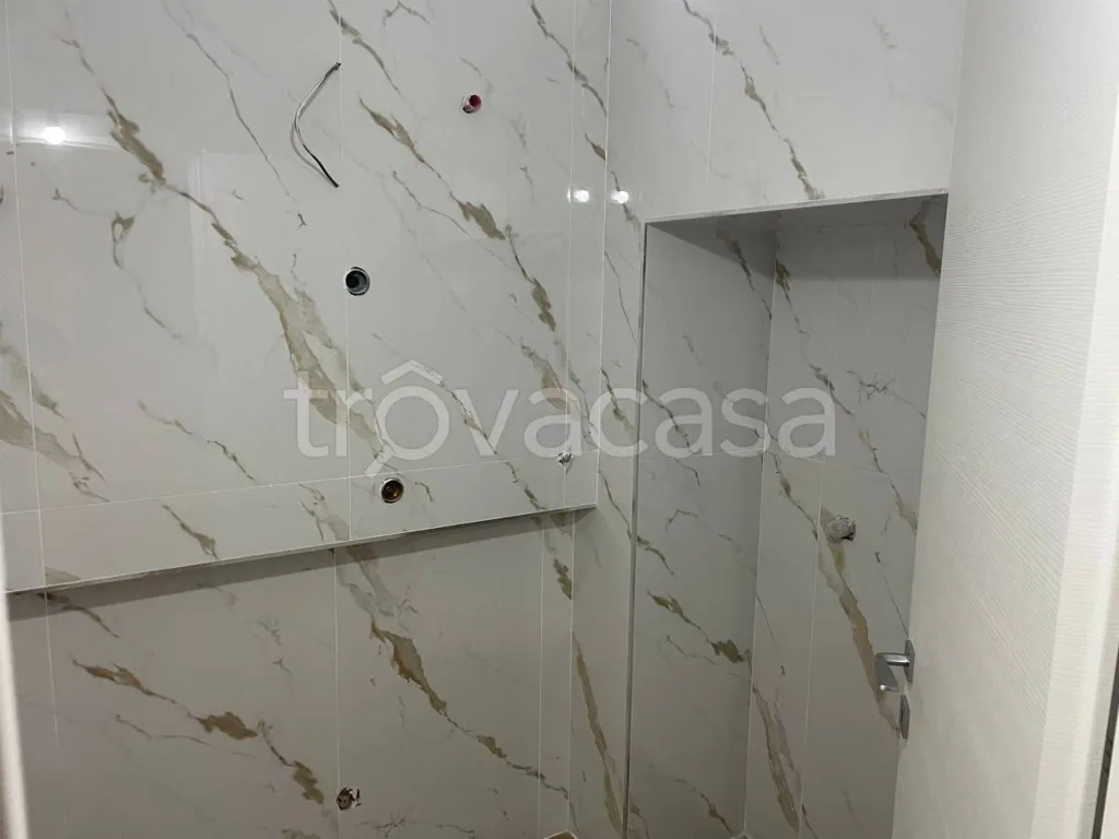 Salles de bain - Modern Villa with Balcony in Aversa