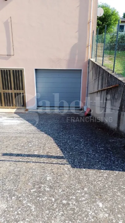 Exterior - Modernised Apartment with Garden in Ceregnano