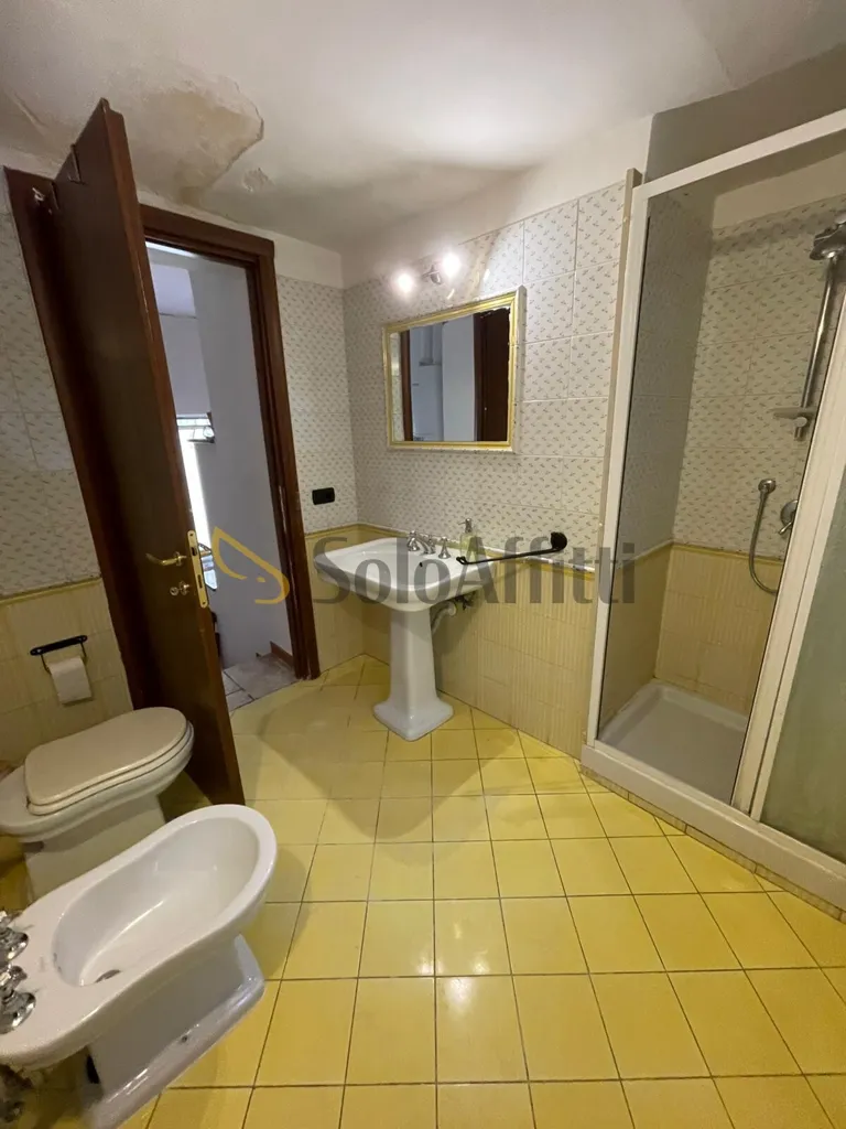 Salles de bain - Retrofitted 3-Bedroom Flat in Piazza Borsa, Naples