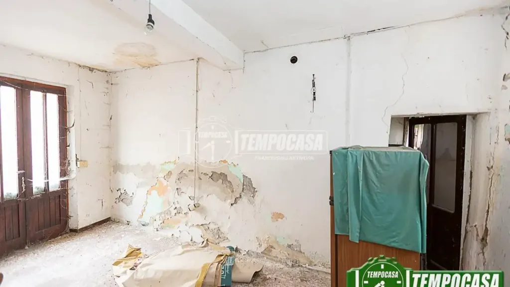 Toad - Rustic Cottages to Renovate in Guardamiglio