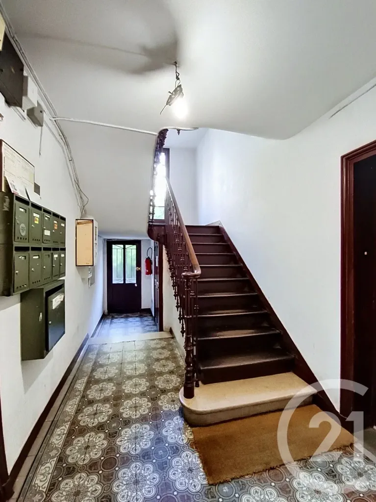 Esik - Bright 2-Bedroom Flat with Garden in St Denis
